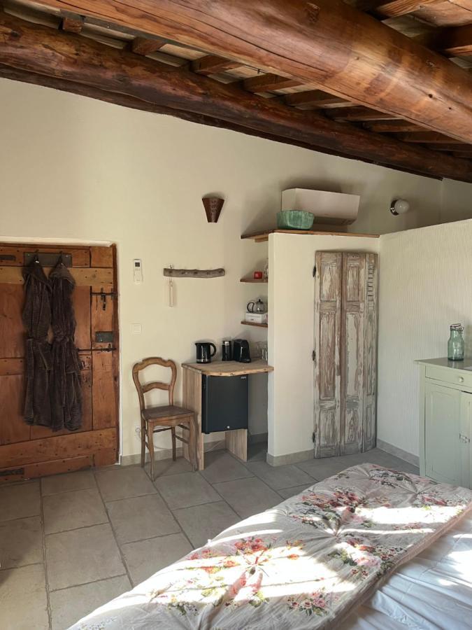 Mas Lou Parpaioun Bed & Breakfast Crestet Exterior foto
