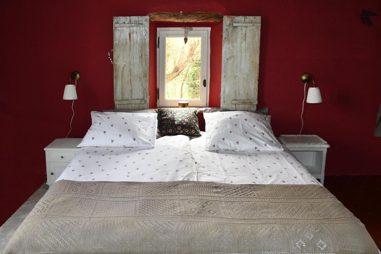 Mas Lou Parpaioun Bed & Breakfast Crestet Exterior foto