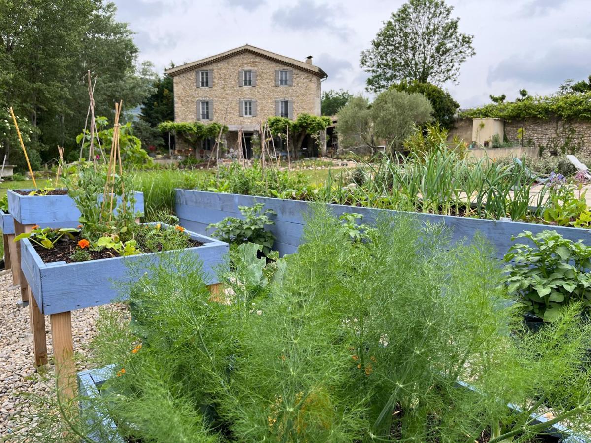Mas Lou Parpaioun Bed & Breakfast Crestet Exterior foto