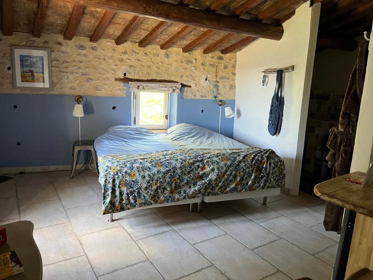 Mas Lou Parpaioun Bed & Breakfast Crestet Exterior foto